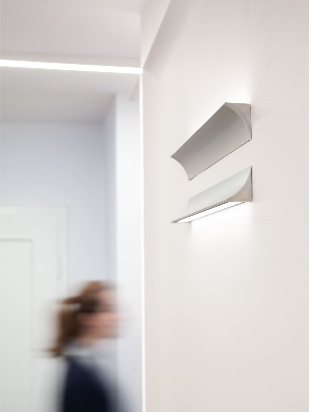 hidden-light-in-the-details-klus-profiles-for-minimalist-lines-and-modern-wall-lights
